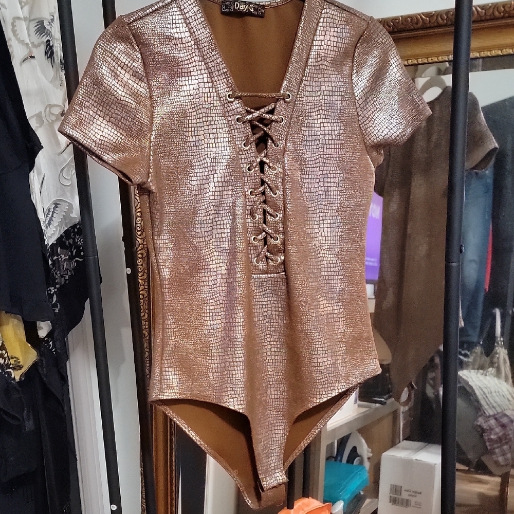 Gold Graphic Tie Front Bodysuit Short Sleeve